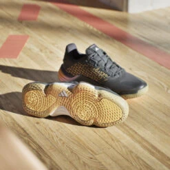 Chaussures Indoor Femme Adidas Stabil 16 -Baskets Soldes Boutique adidas aci ie3585 16 footwear photography heromrktng view 4