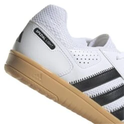 Chaussures Indoor Adidas Spezial Light -Baskets Soldes Boutique adidas hq3518 9 footwear photography detail view 2 white