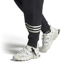 Baskets Femme Adidas Originals Hyperturf -Baskets Soldes Boutique adidas hq4511 11 footwear on model front view white