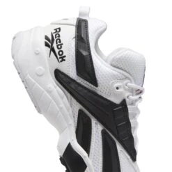 Baskets Reebok Classics INTV 96 -Baskets Soldes Boutique reebok classics fv5478 8 footwear photography detail view 2 white 000