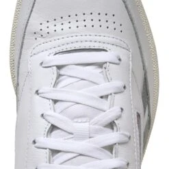 Baskets Reebok Club C Revenge 12 Baskets Reebok Club C Revenge -Baskets Soldes Boutique reebok ig0398 8 footwear photography detail view 2 white 000